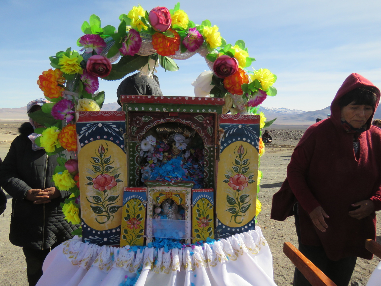 Las cajas de santos en el día grande de la celebración. Fotografía de Carolina Odone.