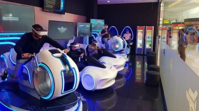 Realidad virtual en un centro comercial. 
