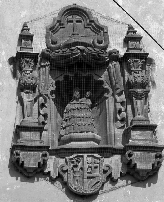 Virgen de Loreto con escudo de armas. San Miguel de Allende,
							Guanajuato.