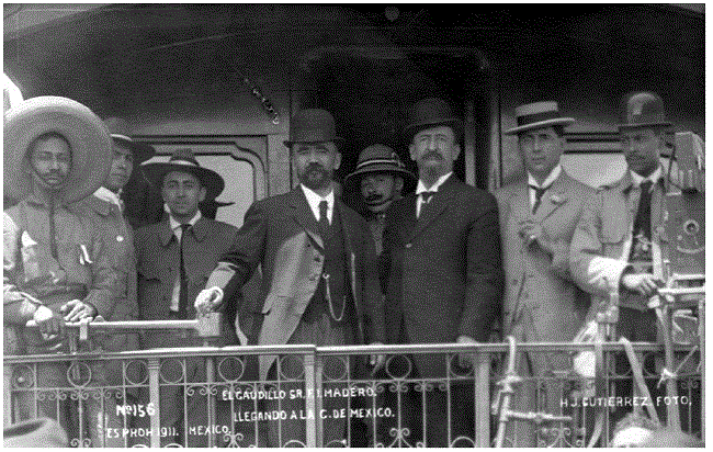 “El caudillo Sr. Francisco I. Madero llegando a la C. de México”. Colección Aurelio Escobar - Fototeca Nacional. Autor: Gutiérrez. MID: 77_20140827-134500:880579. Reproducción Autorizada por el Instituto Nacional de Antropología e Historia.