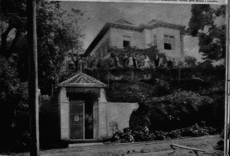 Fachada da resid�ncia do casal Julia e Filinto, localizada no bairro de Santa Tereza (RJ) [s.d.]