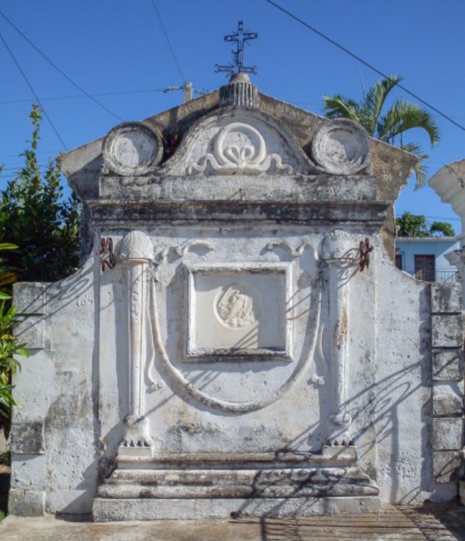Vista de construcciones en el primer tramo del Cementerio