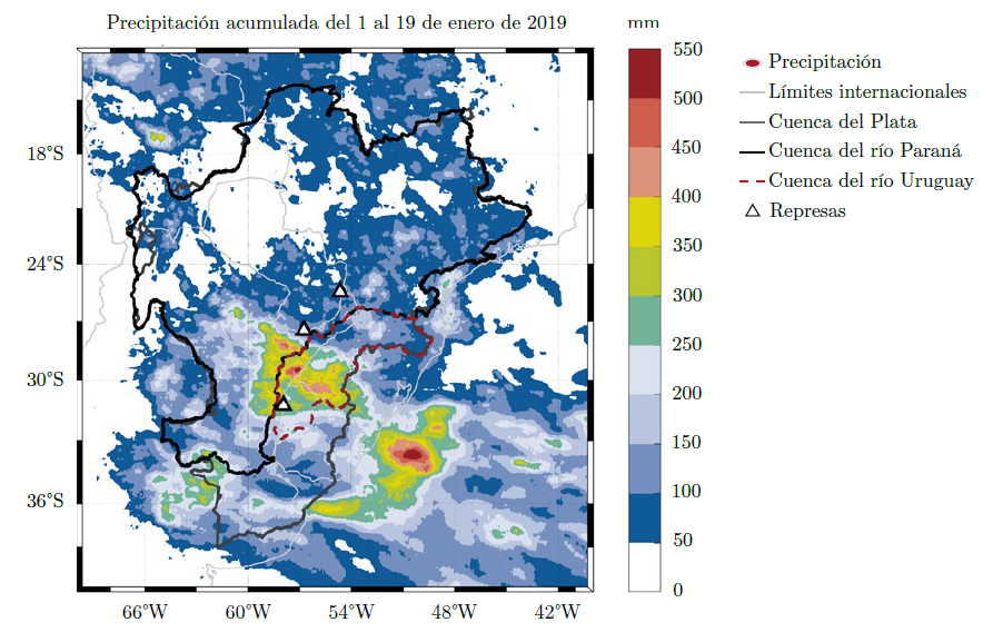 Acumulado de precipitación desde el 1° al 19 de enero de 2019 (hidroestimador satelital GPM IMERG). En la figura se delimitan en gris oscuro la Cuenca del Plata, en negro la Cuenca del río Paraná y en rojo con línea punteada la Cuenca del río Uruguay. Los triángulos indican la ubicación de grandes represas hidroeléctricas; de Norte a Sur estas son: 1) Itaipú, 2) Yacyretá y 3) Salto Grande.