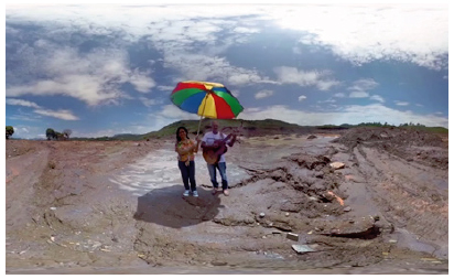 Dona Irene e Seu Zezinho no espaço onde era a casa