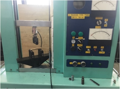 Ensayo de
flexión realizado en la máquina MTS.