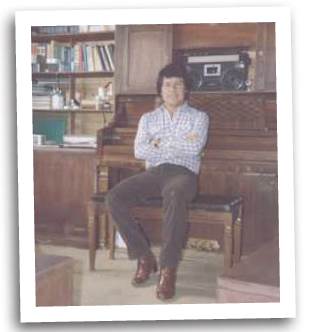 Maestro Arnulfo Briceño Contreras en su estudio personal.