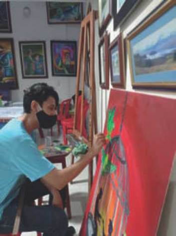 Estudiante artes plásticas en taller