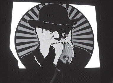 Dise&ntilde;o de tatuaje con caricatura de Darwin.