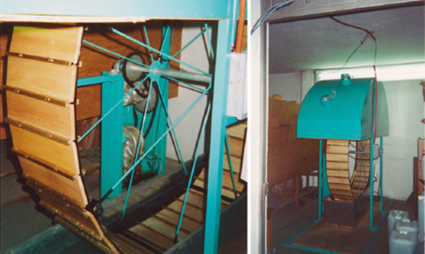 Probetas colocadas en el equipo de intemperismo acelerado. Rueda de degradación utilizada por el Centro Técnico de la Madera y del Mueble de Francia (adaptada de Podgorski et al., 1996). Readaptada para esta investigación.