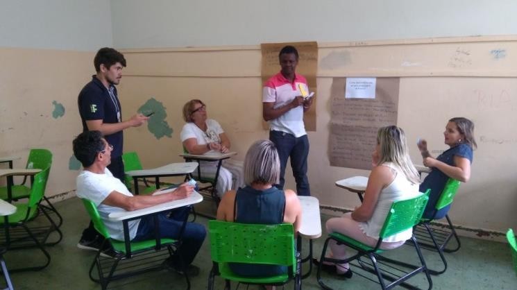 Uso da metodologia Jigsaw e atitude dial�gica em prol da Educa��o Inclusiva