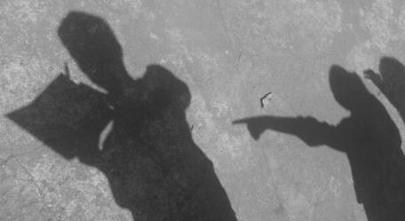 Fotografia com sombras: expressando viol�ncia verbal