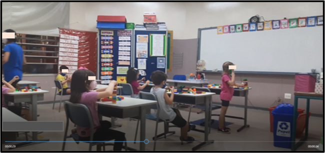 Registro fotogr�fico &ldquo;Brincadeira do telefone&rdquo;