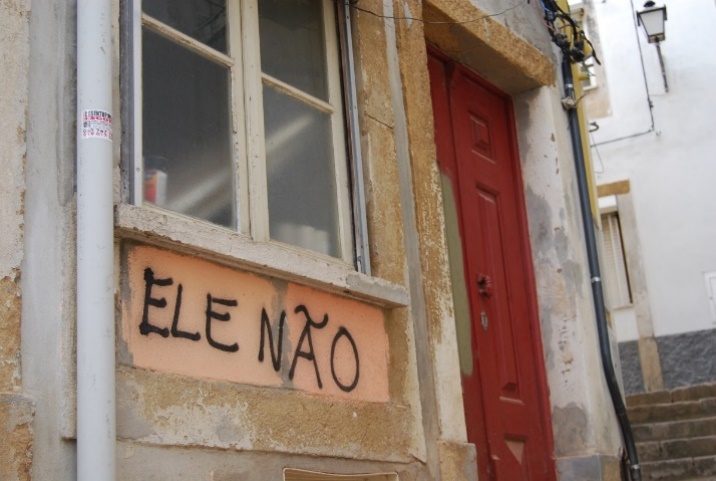 Grafito em residncia privada (fachada principal), Alta