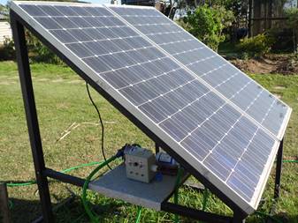 Conjunto de painis solares fotovoltaicos de 130 Wp e bombas d’gua 12 VCC para irrigao