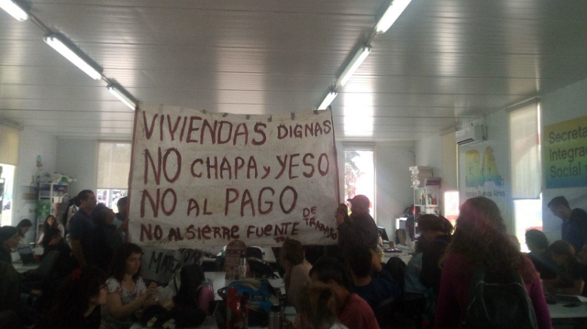 Protesta de destinatarios de nuevas viviendas tras la visita a las unidades habitacionales