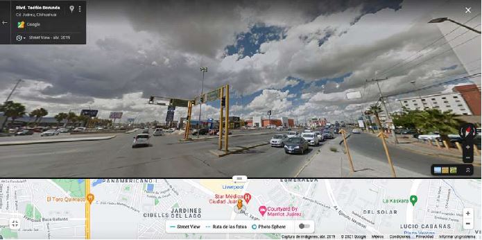 Vista del centro comercial desde intersecci&oacute;n de Te&oacute;filo Borunda y Paseo de la Victoria