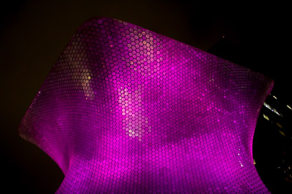 Museu Soumaya, iluminado pelo “rosa mexicano”