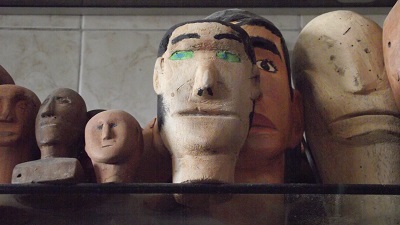 Ex-votos antropomorfos tradicionais. Cabe&ccedil;as em madeira