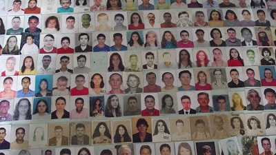 Ex-votos fotogr&aacute;ficos da sala de milagres de Iguape, S&atilde;o Paulo, Brasil.
