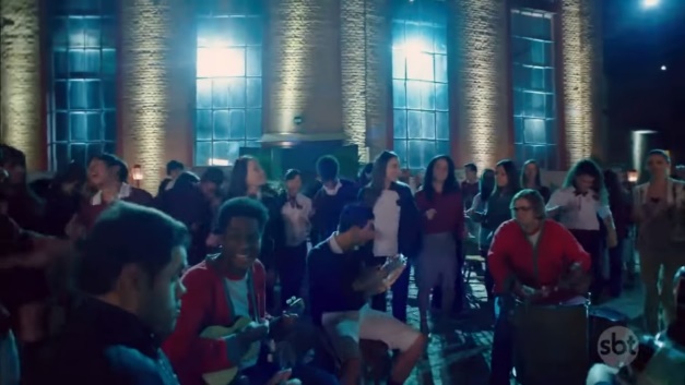 Personagens sambam e festejam ao som de Senhora Tentação