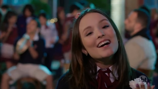 Personagens sambam e festejam ao som de Senhora Tentação