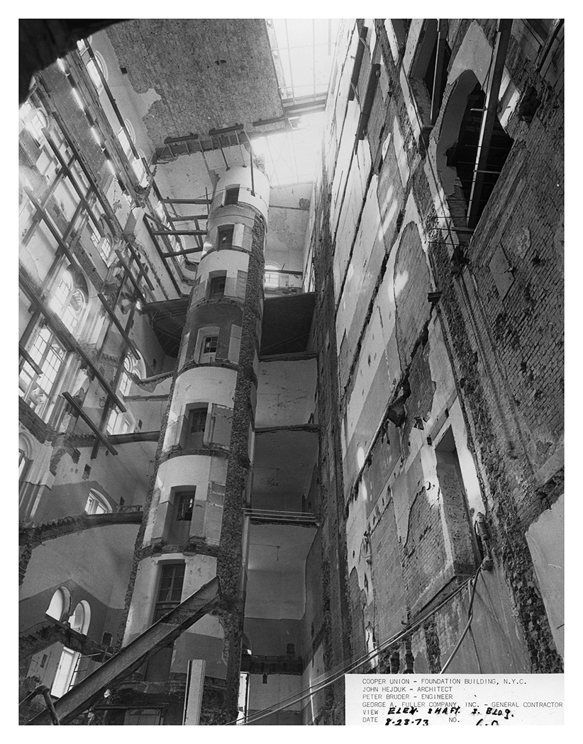 Zona sur del edificio de la
                  Cooper Union en obras
                