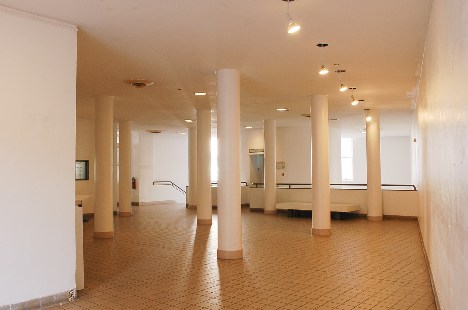 Estructura reconstruida en el vest&iacute;bulo de la
                    Cooper Union(2019)