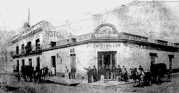 Fachada del Teatro Nacional, a la izquierda, sobre calle San Antonio.