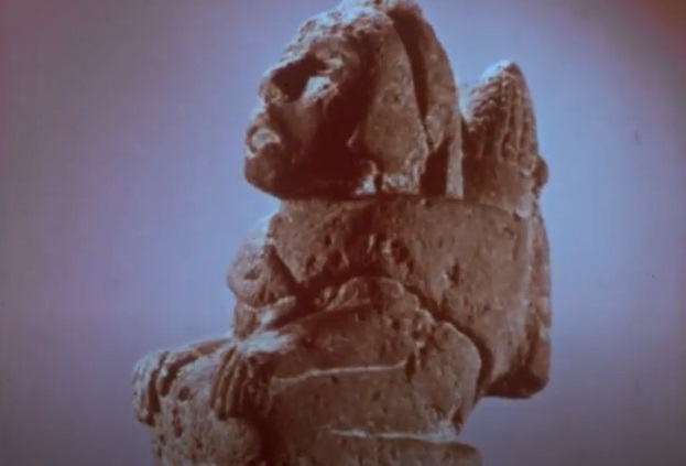 Monolito antropomorfo con mazorca