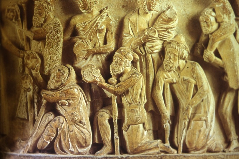 Detalle del sepulcro del obispo don Martín Rodríguez. Catedral de Santa María de Regla, León.