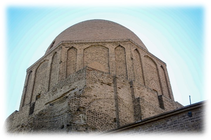 Overview of the dome of Taj Al-Molk