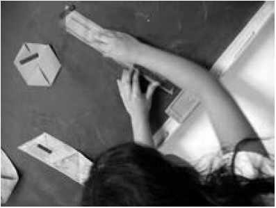  Ivana realizando mediciones.