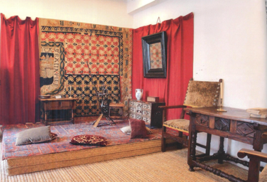 Imagen 1. Recreaci&oacute;n de un estrado en el museo Casa de Cervantes.