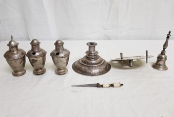 Imagen 6. Escriban&iacute;a de plata, siglo XVII.