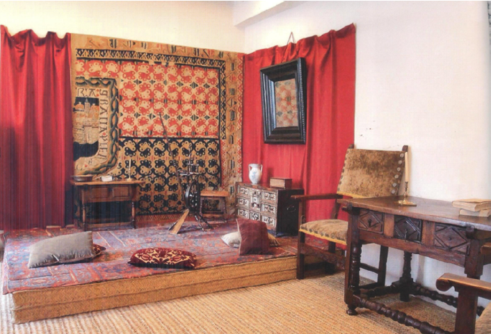 Imagen 1. Recreaci&oacute;n de un estrado en el museo Casa de Cervantes.