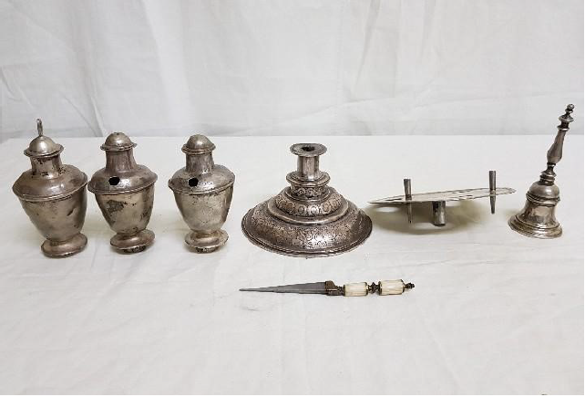 Imagen 6. Escriban&iacute;a de plata, siglo XVII.