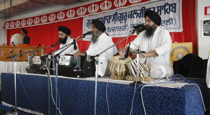 Kīrtan performance; Gurdwārā in Pessina Cremonese (CR), March 1, 2015. Photograph: Thea Tiramani.