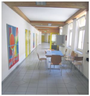 Photo prise dans le corridor vide devant les cellules. Nous souffrons normment du bruit en gnral qui est norme, notamment dans les couloirs. La fermeture des cellules  20h est chaque jour un grand soulagement
