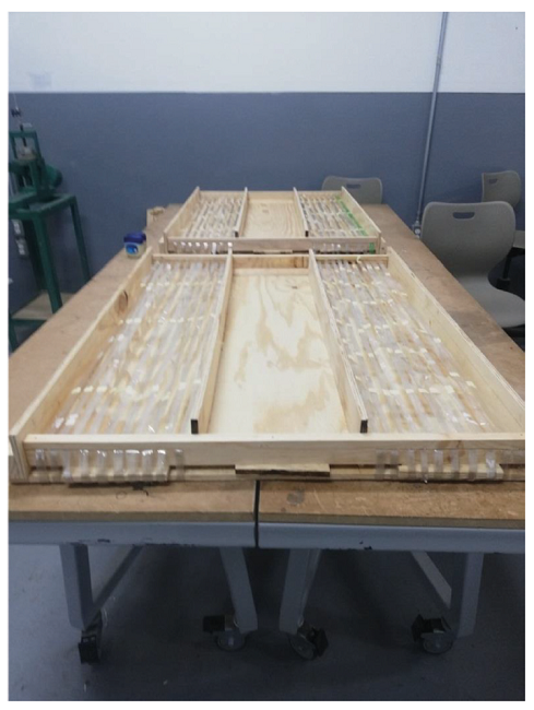Montado de paquetes de tiras PET sobre cimbra