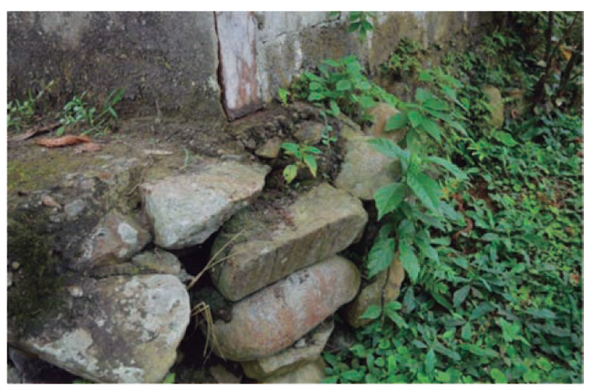 Rocas de muros ancestrales 