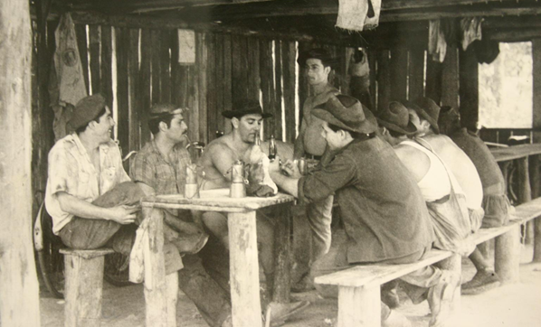 Mineiros reunidos antes do trabalho, Cricima, dcada de 1950
