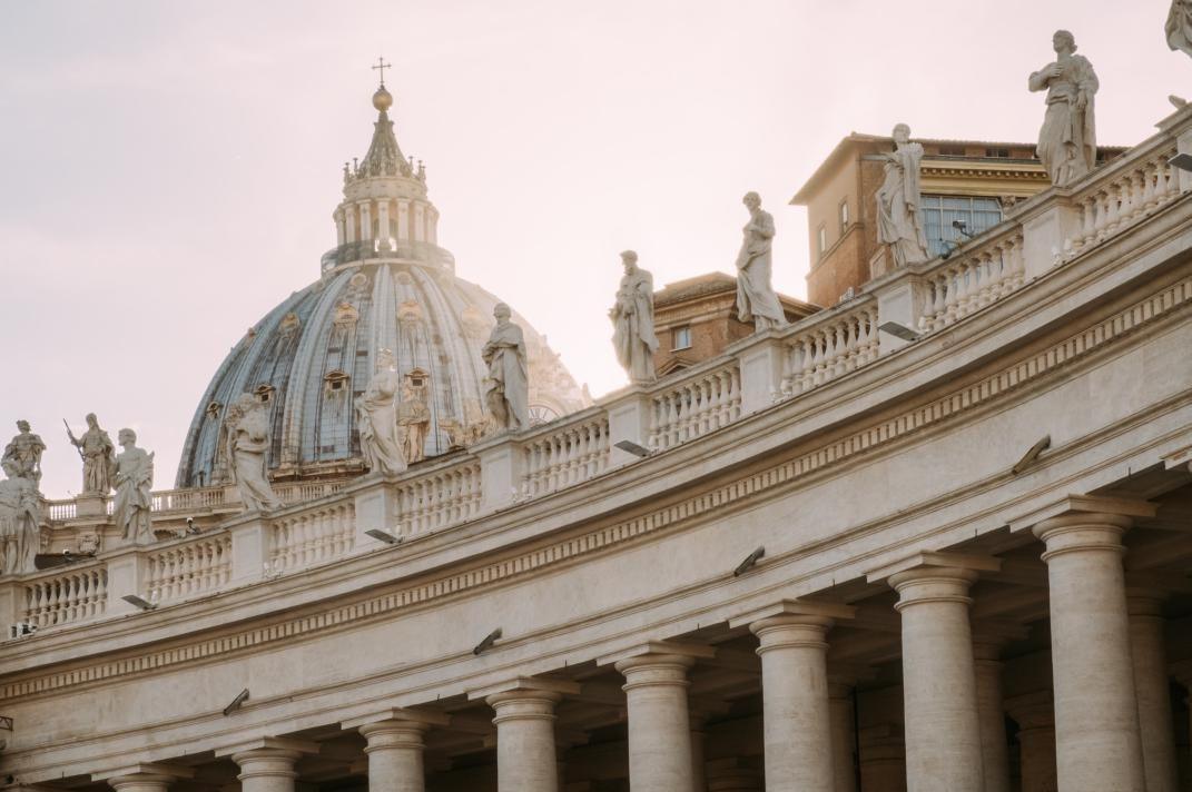 Gian Lorenzo Bernini, Columnata de San Pedro, Vaticano. Fotografa de Si- mone Savoldi.