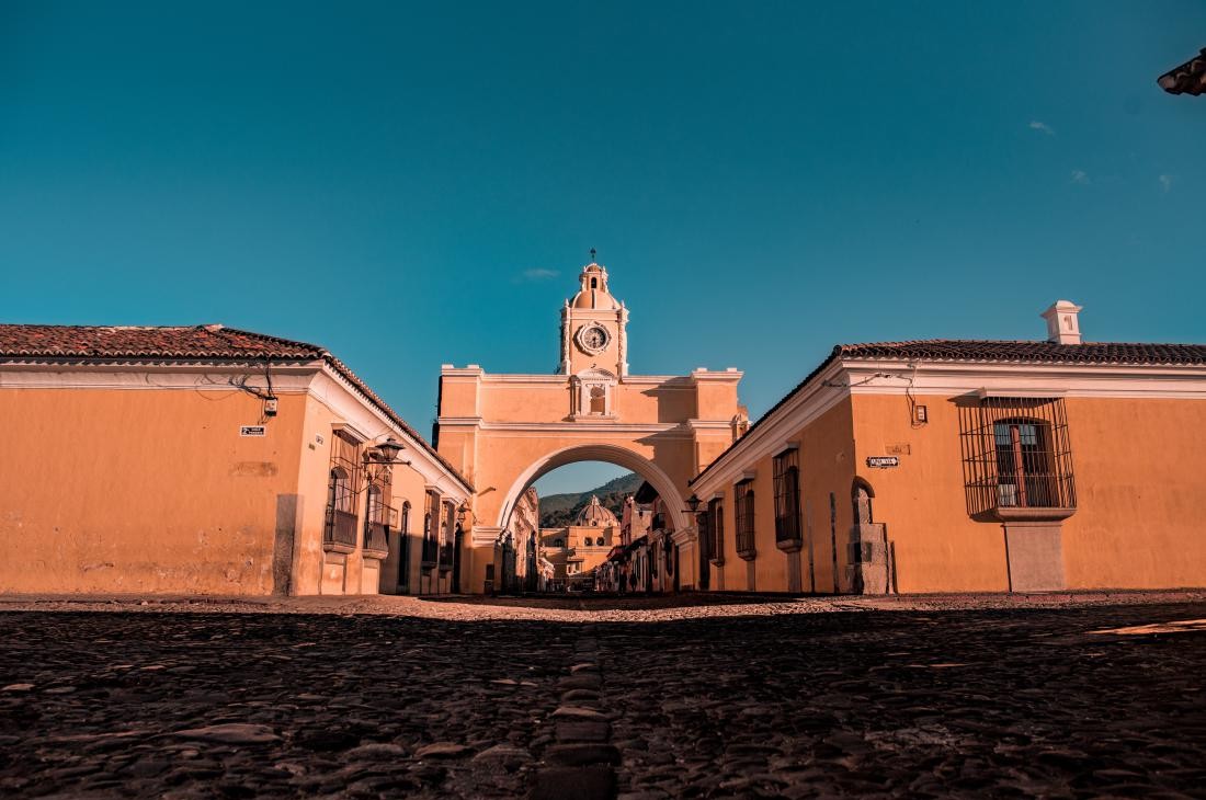 Calle de La Antigua, Guatemala. Fotografa de Manuel Asturias.