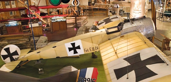 Aeronave Fokker E-III
Eindecker con ametralladora de hélice 