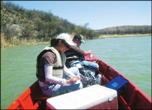Se estudia la calidad del agua en el r&iacute;o Conchos.