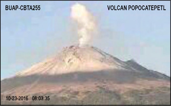 Exhalación de vapor de agua que ocurrió el día 23 

 

de octubre, de 3,572 m.