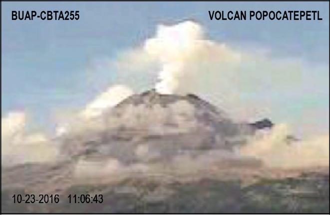Cambio de dirección al noroeste de la exhalación de vapor de agua del día 23 de octubre.