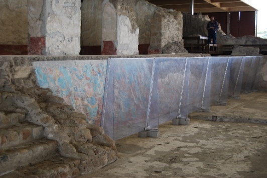 Pinturas murales realizadas con cal sobre sustratos de bloques de &ldquo;tepetate&rdquo;. Cacaxtla, Tlaxcala, M�xico