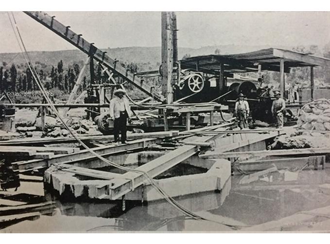 El pozo de captacin de Nativitas est en construccin, ca. 1905.