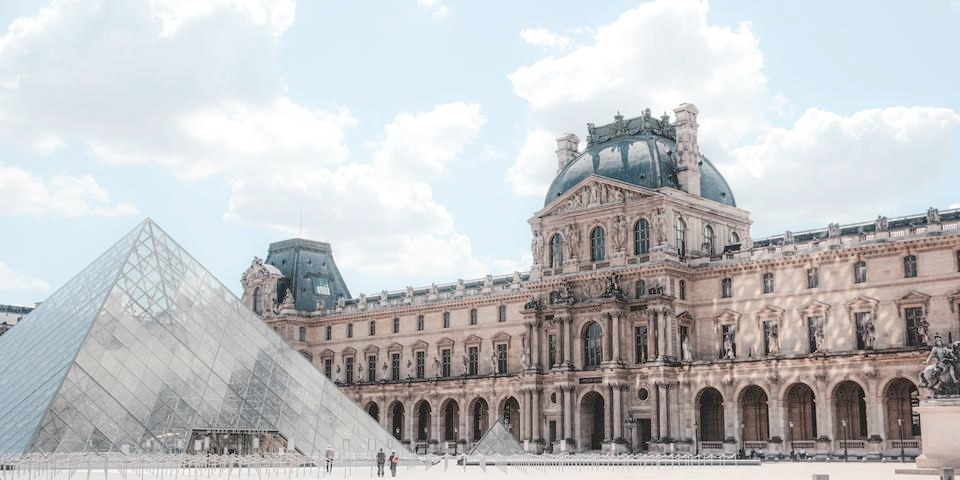 La pirmide del Louvre, 1983.
